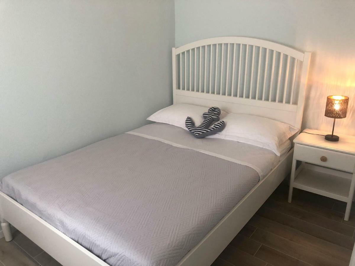 House Sidro, Stari Grad *